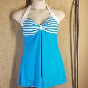 💦🏊New w/tags. Striped halter tankini w/ bottoms